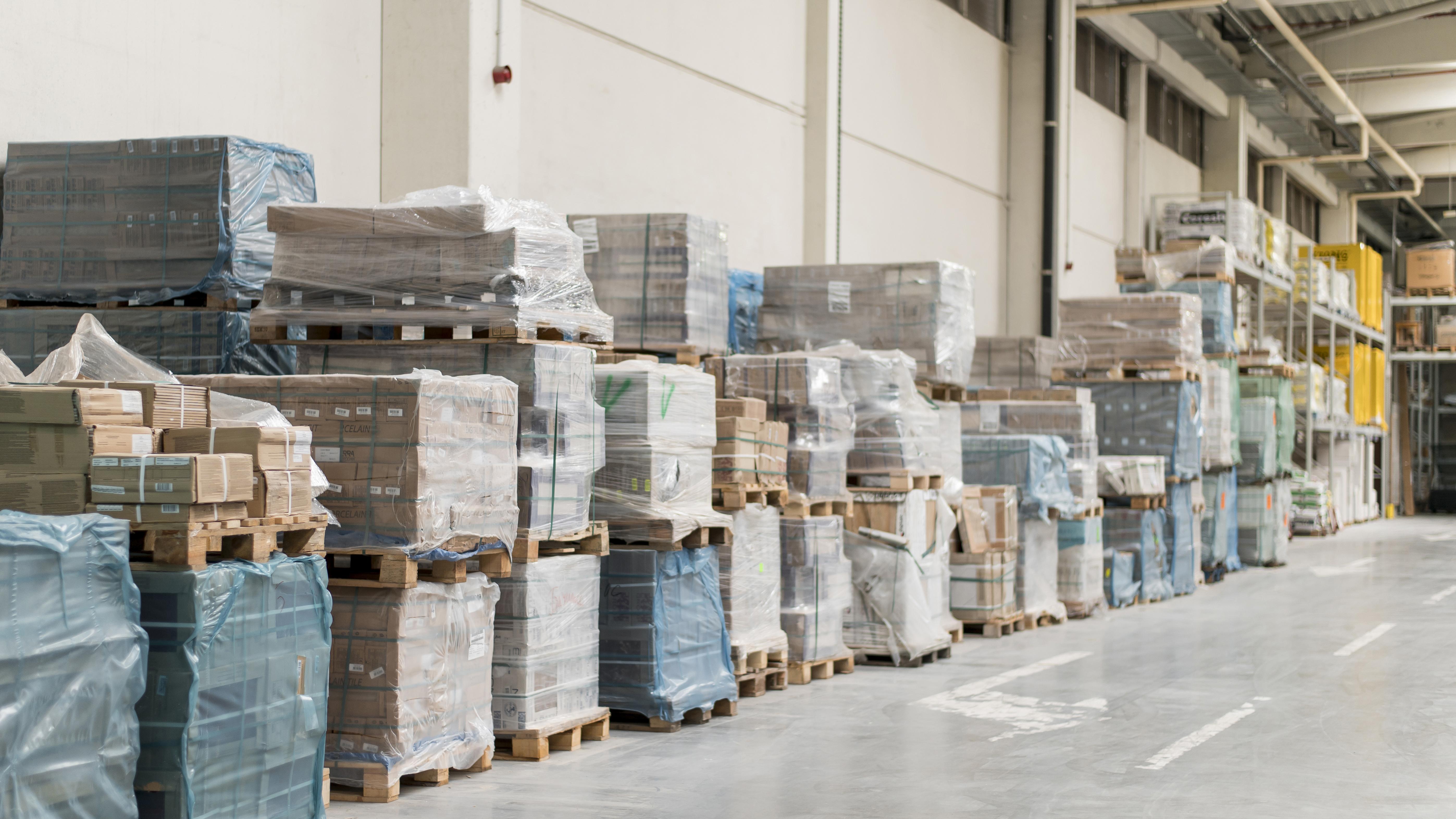 Pentingnya Packing Material dalam Pengiriman Barang: Menjamin Keamanan dan Efisiensi